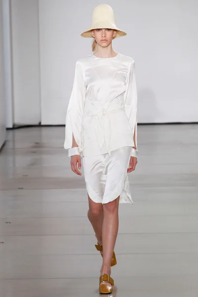 Look 3